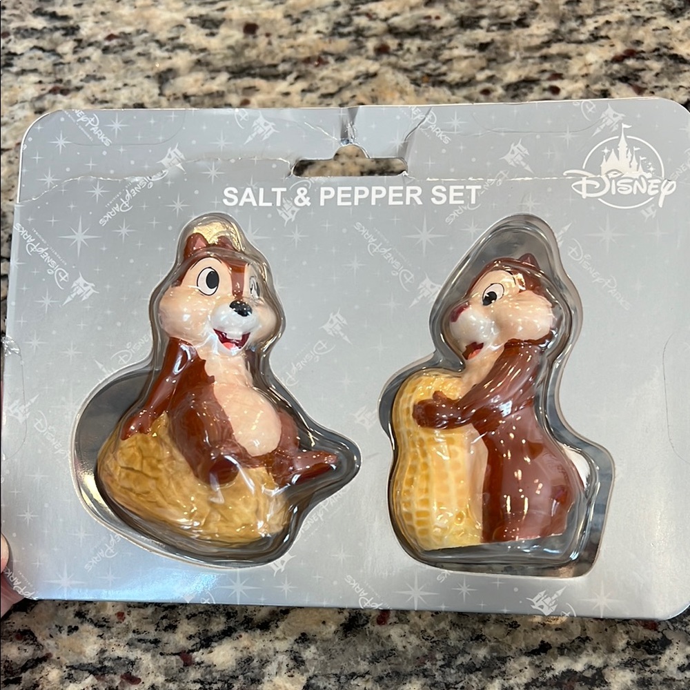 Disney Chip and Dale salt and pepper set